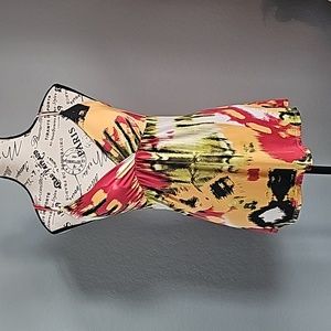 RUE 21 ABSTRACT BABYDOLL STYLE TOP. WOOD BEAD AND CROCHET ACCENTS. SIZE SMALL